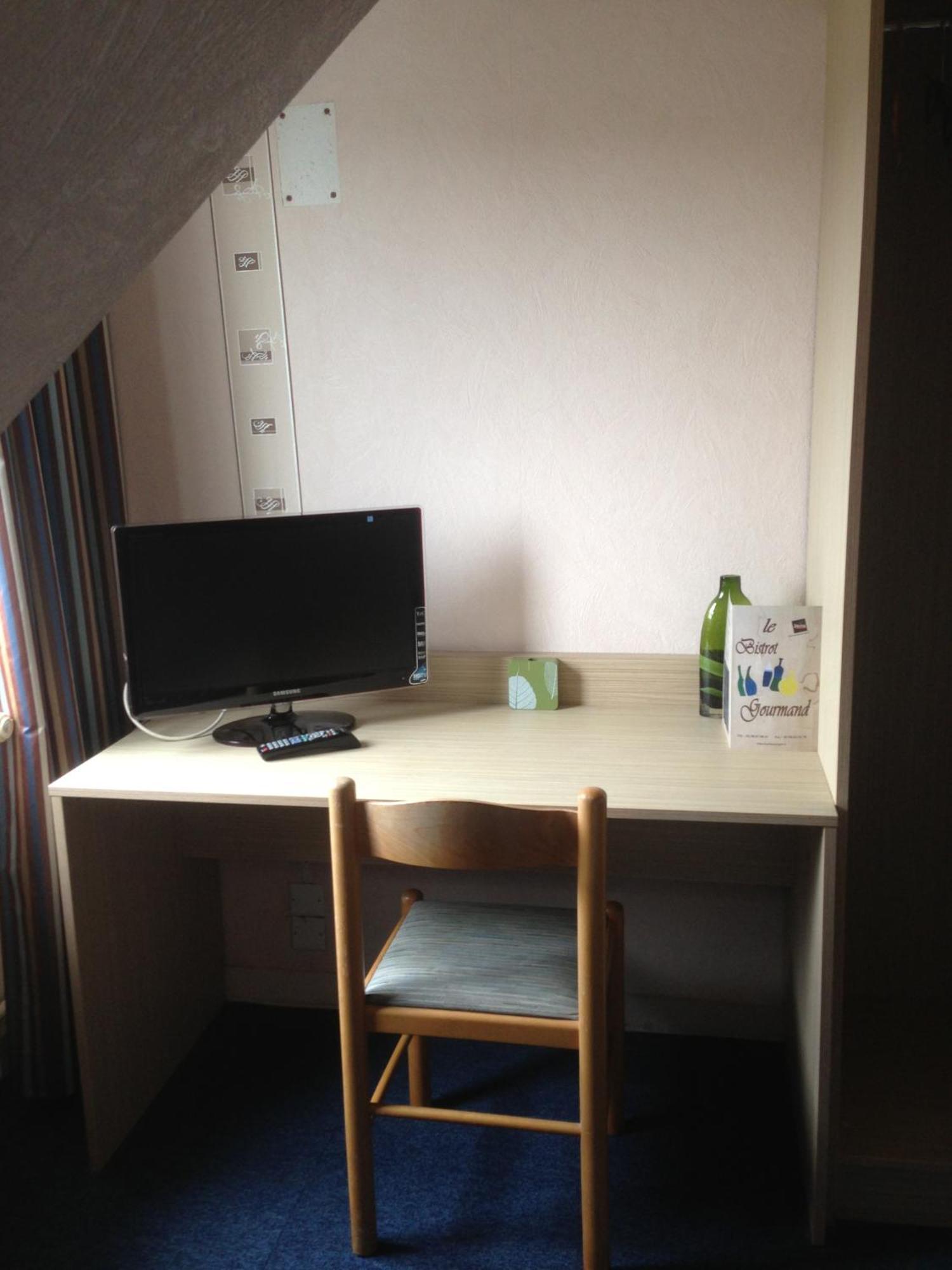 Hotel La Tour D'Auvergne ปงต์-ลับเบ ภายนอก รูปภาพ